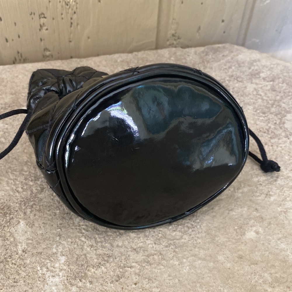 Guess mini drawstring bag. - Picture 5 of 5